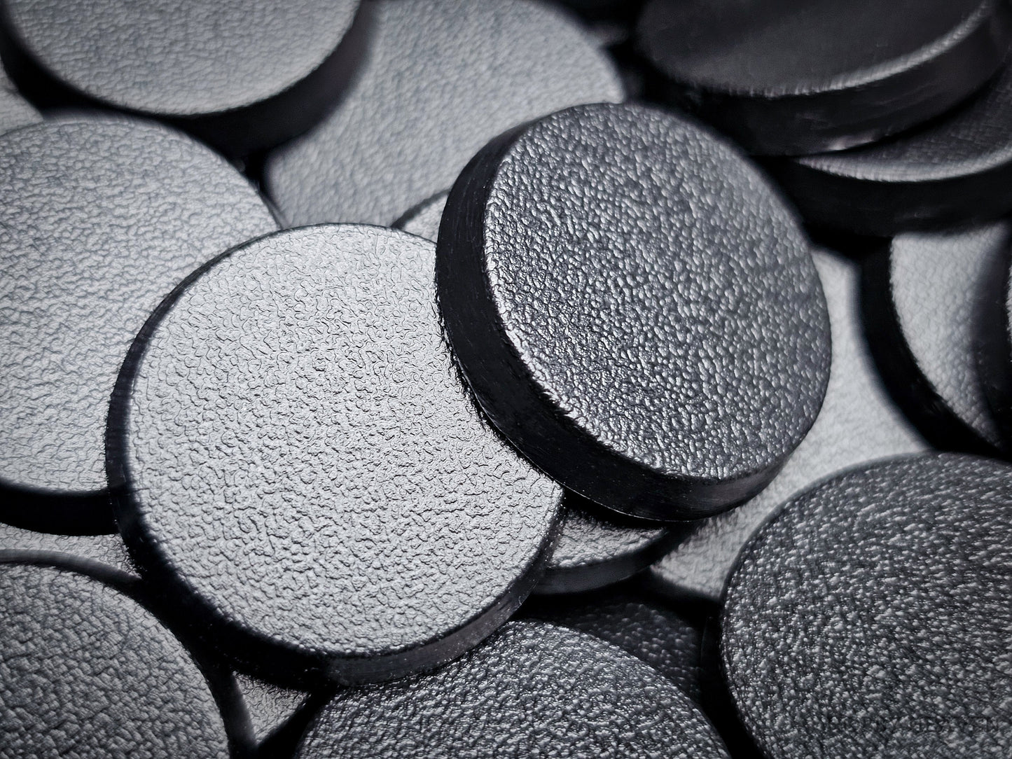 25mm Round Plain Plastic Bases